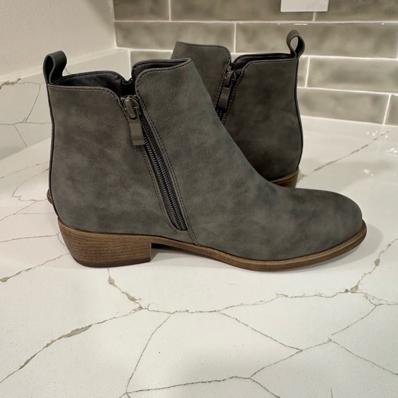 Jeossy Ankle Boots Thick Heel Low Heeled Booties for Women Size 8 Color Gray. - Picture 3 of 11
